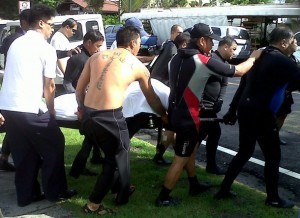 Rescuers carry the remains of US diving