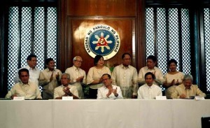 President Benigno S. Aquino III witnesses the Ceremonial Signing of Land Lease Agreement between PHIVIDEC Industrial Authority (PIA) administrator and vice chairman of the board Leo Tereso Magno and FDC Misamis Power Corporation, represented by FDC Utilities, Inc. (FDCUI) president and managing director Jesus Alcordo, at the President’s Hall, Malacañan Palace on Wednesday (April 17, 2013). The land is being leased for construction of a circulating fluidized bed (CFB) coal-fired power plant is expected to generate an initial 270-megawatts and targeted to operate early 2016. In photo are Defense Secretary Voltaire Gazmin, Energy Secretary Carlos Jericho Petilla, Filinvest Land, Inc. (FLI) first vice president and general counsel / corporate secretary and corporate compliance officer Atty. Pablito Perez, FLI first vice president Engr. Antonio Cenon, Filinvest Development Corporation (FDC) chairman Jonathan Gotianun, Villanueva, Misamis Oriental Mayor Juliette Uy, PIA chairman of the board B/Gen. Triunfo Agustin (Ret.), PIA corporate secretary Atty. Raul Ragandang and Poblacion Barangay Captain Leah Dagasuhan. (MNS photo)