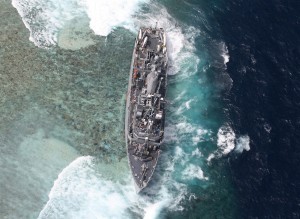 BROKEN COMPASS?: Stuck after running aground the Tubbataha Reef in the Philippines is this USN Navy ship USS Guardian. The Philippines demands that the U.S. pays them P58 million in cash. (MNS Photo)