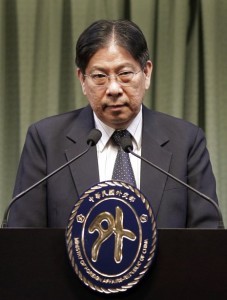 Antonio Basilio, the Philippines' representative to Taiwan, speaks during a joint news conference with Taiwan Minister of Foreign Affairs David Lin at the Ministry of Foreign Affairs in Taipei May 15, 2013. Chairman of the Manila Economic and Cultural Office (MECO) Amadeo R. Perez will arrive in Taiwan on May 15 to visit the family of Taiwanese fisherman Hung Shih-cheng, who was shot dead by Filipino coast guards in disputed waters in the South China Sea last week, according to local media. (MNS photo)