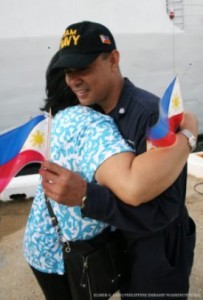 Farewell. Members of the Filipino Community in Charleston, South Carolina, say goodbye to the officers and crew of the BRP Ramon Alcaraz before the ship sailed for the Philippines on Monday. (Philippine Embassy Photo by Elmer G. Cato)
