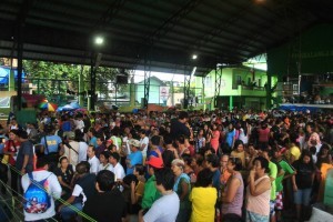 Residents displaced by the flooding caused by monsoon rains and intensified by tropical storm Trami wait in line to receive relief goods in Noveleta Town, Cavite City, south of Manila August 21, 2013. The number of people affected by heavy monsoon rain and floods since last weekend breached the one-million mark Wednesday, the National Disaster Risk Reduction and Management Council said. The death toll remained at eight with 41 injured and four missing, local media reported. (MNS photo)