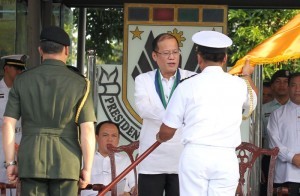 President Benigno S. Aquino III passes on to newly installed Presidential Security Group (PSG) Commander Navy Captain Raul Ubando the Command Symbol after it was ceded by former PSG Chief B/Gen. Ramon Mateo Dizon during the PSGChange of Command Ceremony and Testimonial Review with Retirement Ceremony at the PSG Grandstand, Malacañang Park in Manila City on Friday (August 30). Ubando is a member of the Philippine Military Academy (PMA) “Sandiwa” Class of 1985. PSG is the lead agency tasked in providing security to the President of the Philippines and the First Family. They also provide protective security to visiting Heads of States and diplomats. (MNS photo).