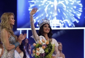 Philippines’ Mutya Johanna Datul smiles during the awards ceremony after winning the Miss Supranational contest in Minsk, September 6, 2013. (MNS photo)