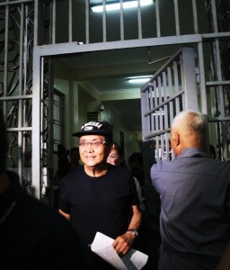 Former Batangas Governor Antonio Leviste getting out of the Muntinlupa Bilibid Prison Friday (Dec. 6) as he was one of the 40 prisoners who were given parole this year. (MNS photo)