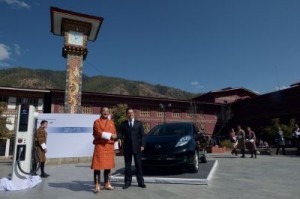 Nissan Motor Corporation chief executive officer Carlos Ghosn (R) and Bhutanese Prime Minister Tshering Tobgay shake hands after unveiling the Nissan Leaf electric vehicle in Thimphu on February 21, 2014. The remote Himalayan kingdom of Bhutan signed a deal with Japanese auto giant Nissan February 21 to become the ultimate showcase for electric cars, taking advantage of its abundance of hydropower. ©AFP PHOTO/Dibyangshu SARKAR