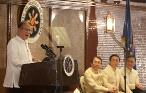 President Benigno S. Aquino III delivers his speech during Jollibee’s Twin Milestone Celebration at the Heroes Hall of the Malacañan Palace on Tuesday (March 11). The Philippine’s leading fast-food chain continues to expand its reach here and abroad. It recently celebrated two important milestones in its store expansion efforts – the opening of Jollibee’s 800th store in the Philippines in Malaybalay City, Bukidnon and its 100th international store in Jubail, Kingdom of Saudi Arabia. Also in photo are JFC chairman and chief executive officer Tony Tan Caktiong, JFC chief operating officer Ernesto Tanmantiong and Jollibee Philippines president Joseph Tanbuntiong. (MNS photo)