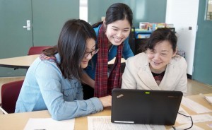 Los Angeles, Connie Lo, health programs educator for Advancing Justice – LA, speaks intently with Ping Zhu and her daughter Xiwen Jiang.(photo courtesy of http://advancingjustice-la.org/)