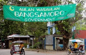 A wide streamer welcomes the signing of the Comprehensive Agreement on the Bangsamoro scheduled Thursday (March 27, 2014) in Malacanang along the road leading to the entrance gate of Camp Darapanan, the main enclave of the Moro Islamic Liberation Front (MILF) in Sultan Kudarat, Maguindanao. (MNS photo)