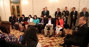 President Benigno S. Aquino III expresses his views during the Coffee Meeting with the Philippine Media at the sidelines of the 24th ASEAN Summit at the Horizon Lake View Hotel on Sunday night (May 11). Also in photo are House Speaker Sonny Belmonte and Presidential Communication Operations Office Secretary Sonny Coloma. (MNS photo)